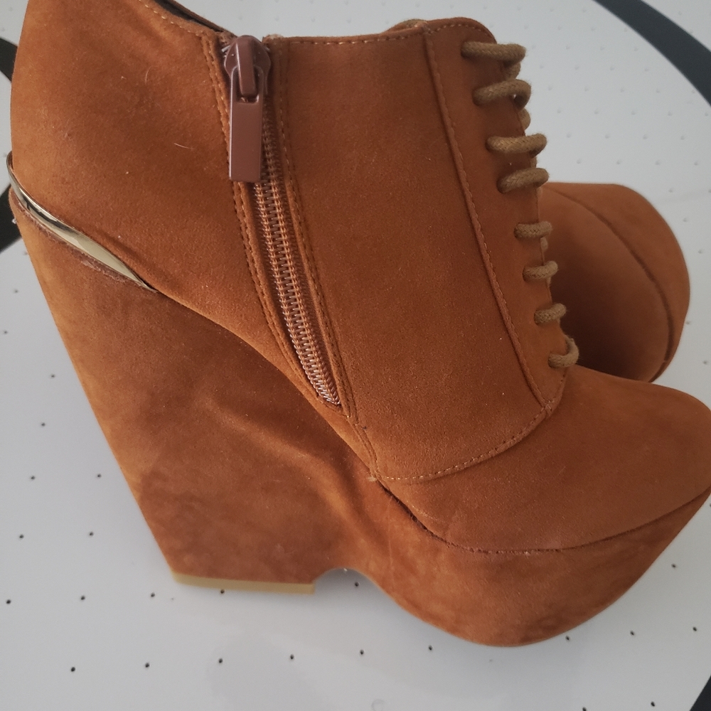 Shoes - Picture 3 of 10